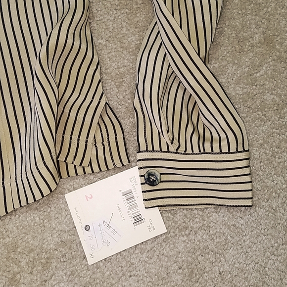 Dressy Tan and Black Stripped Long Sleeves Blouse Silky Reflects Size 2 … - Picture 4 of 4